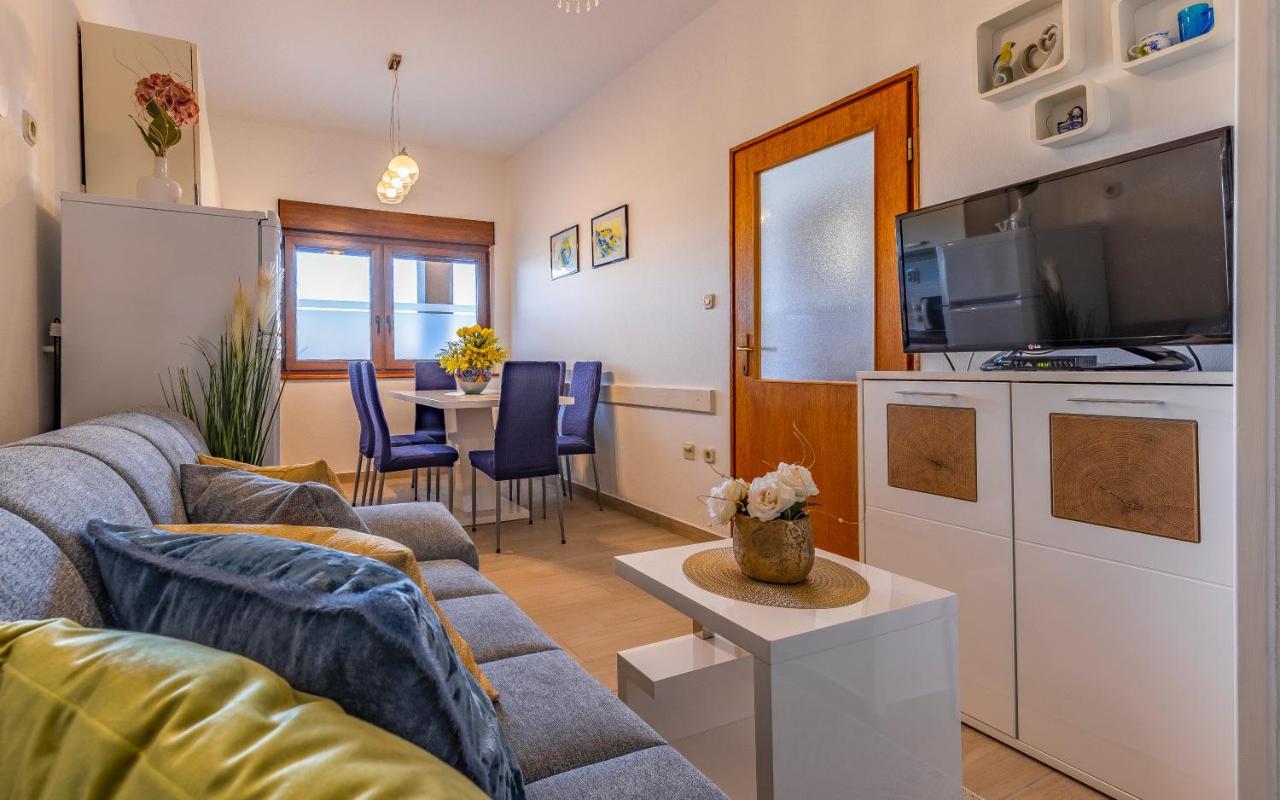 Sweet House With Free Parking Villa Pula Exterior photo