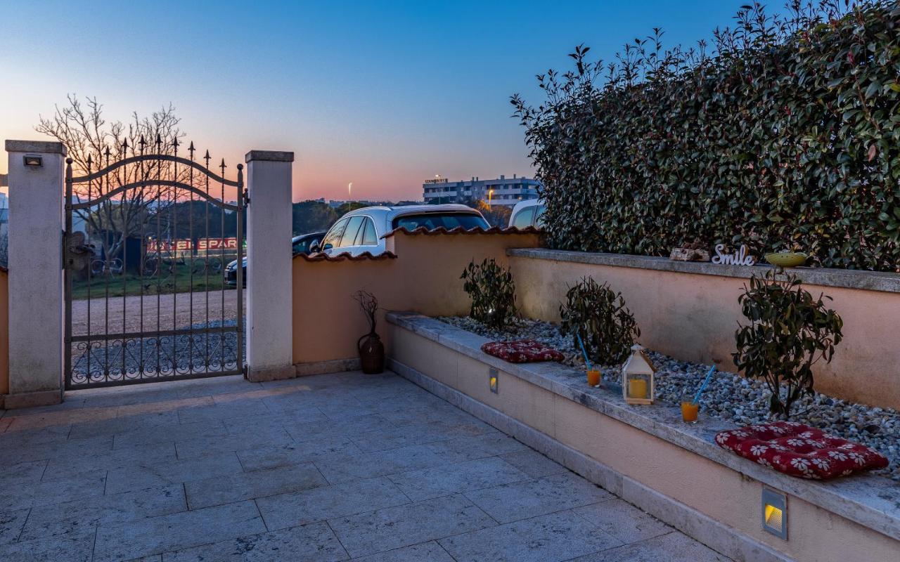 Sweet House With Free Parking Villa Pula Exterior photo